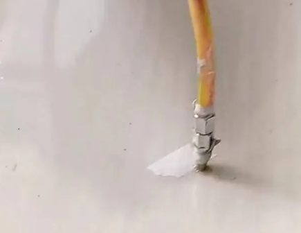 吉县瓷砖空鼓维修公司专业解答在瓷砖铺贴过程中，如果使用的砂料过粗（如全部使用了粗砂），可能会导致以下问题